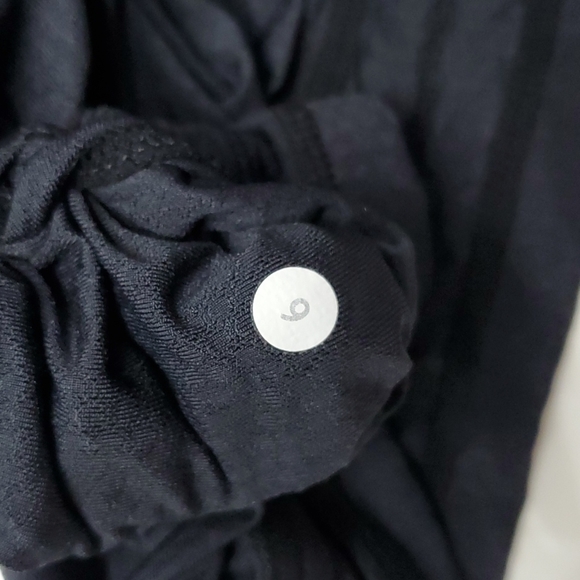 Lululemon size 6 black loose cinch waist - Picture 5 of 5
